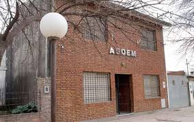 Municipales paran 72 hs y el reclamo en Funes se extiende al gobierno local