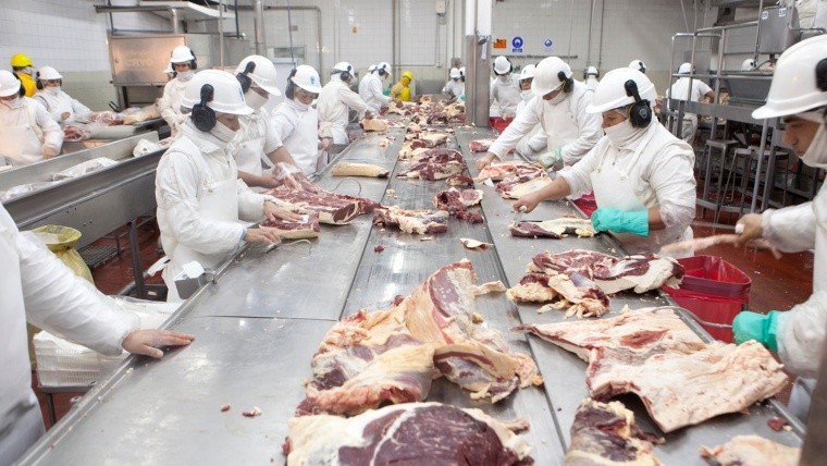 Claves del día: EE.UU. baja aranceles, compra carne argentina y acelera el swap de USD 20.000 M